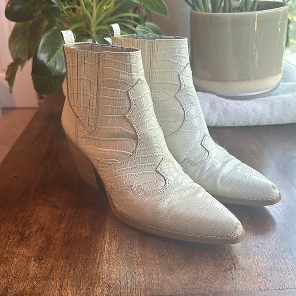 SAM EDELMAN WHITE BOOTIES - Picture 8 of 8